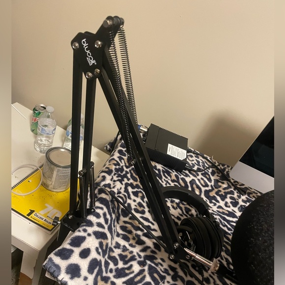 Huge lot of Studio equipment New to barely used - Picture 5 of 15